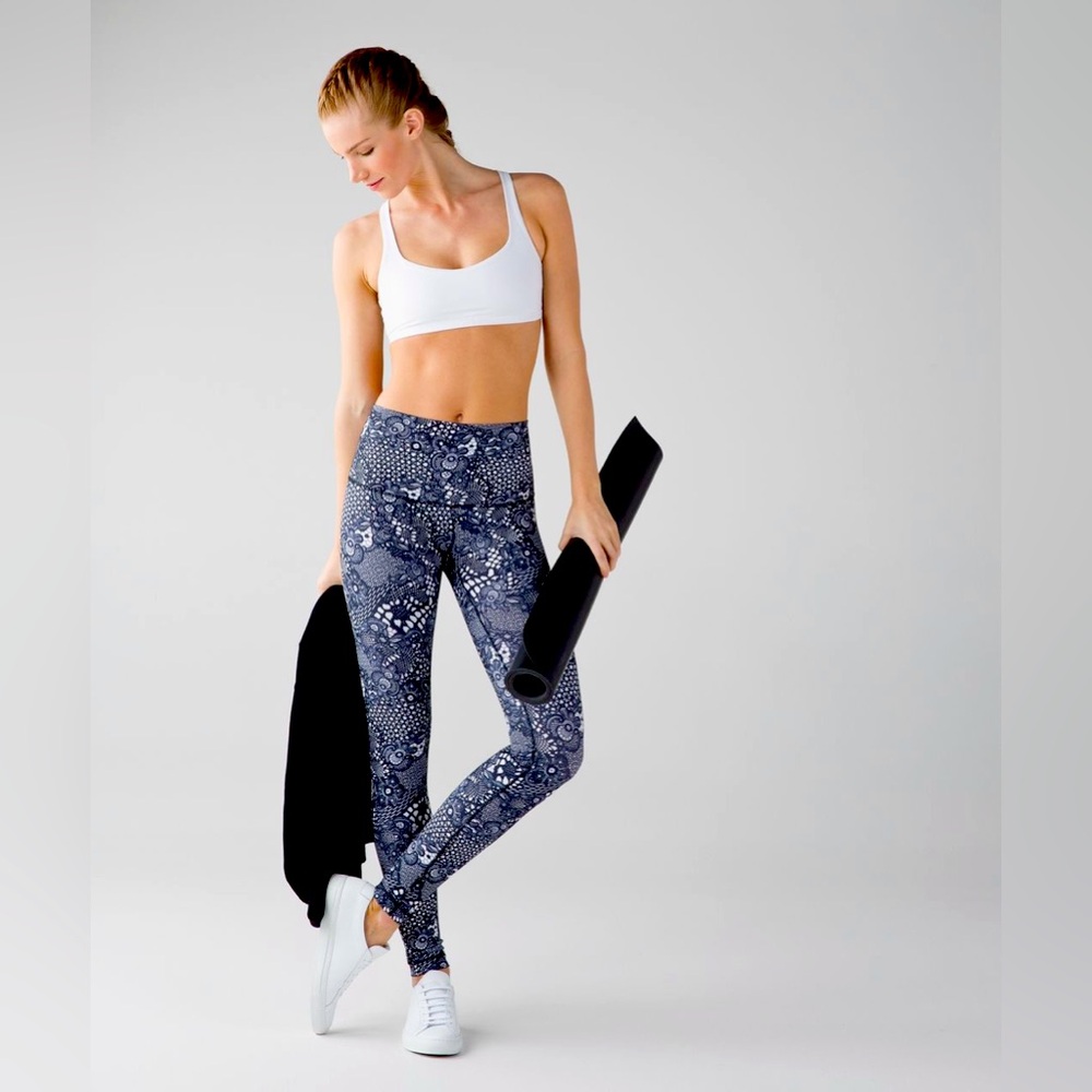 Lululemon Wunder Under Crop Leggings - “Pretty Lace White Navy” Size 4 🖤✨